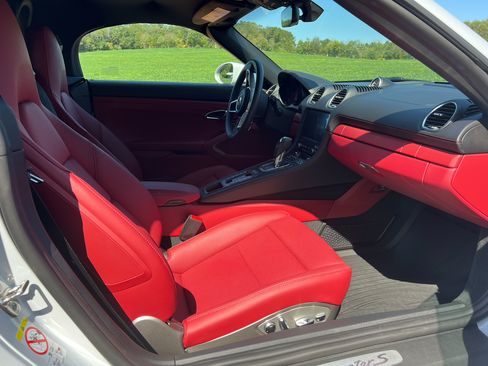 Used 2025 Porsche 718 Boxster S image 11