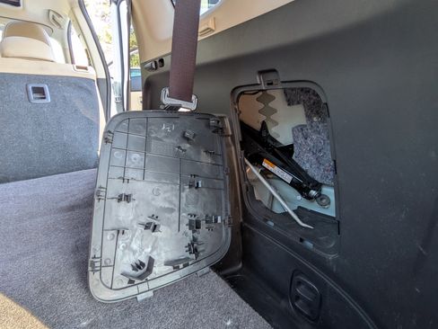 Used 2015 Mitsubishi Outlander SE image 16