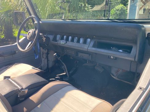 Used 1995 Jeep Wrangler Rio Grande AWD/4WD image 2