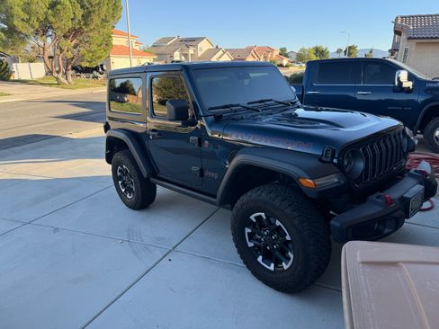 Used 2025 Jeep Wrangler Rubicon w/ Convenience Group AWD/4WD image 1