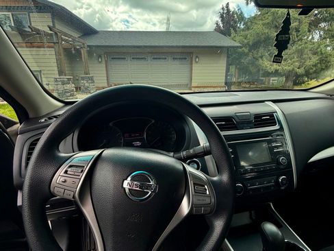 Used 2015 Nissan Altima 2.5 S w/ Special Edition Package FWD image 12