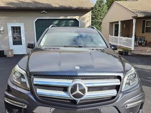 Used 2013 Mercedes-Benz GL 550 4MATIC image 2