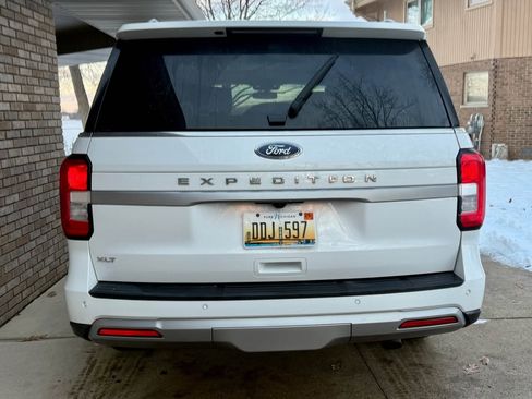Used 2023 Ford Expedition XLT image 8