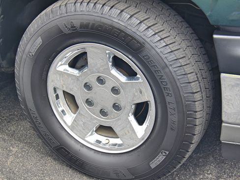 Used 2004 Chevrolet Tahoe LS w/ Safe And Secure Package image 28