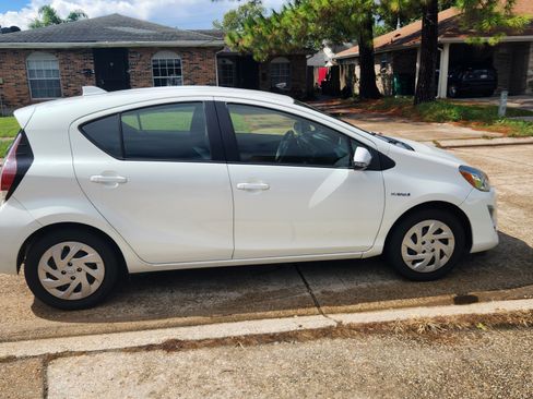 Used 2016 Toyota Prius C Two image 10