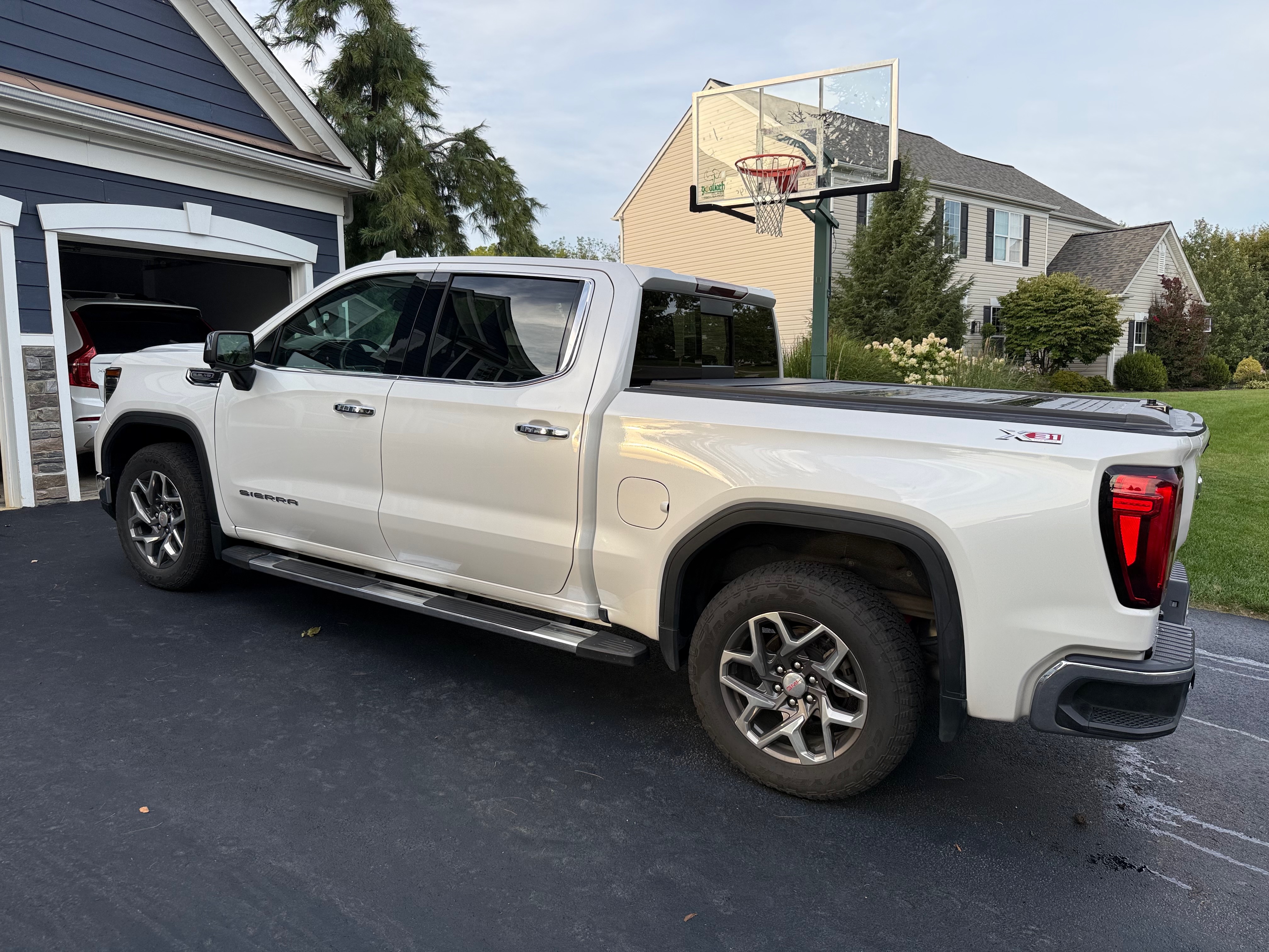Used 2022 GMC Sierra 1500 SLT w/ SLT Premium Plus Package AWD/4WD image 6