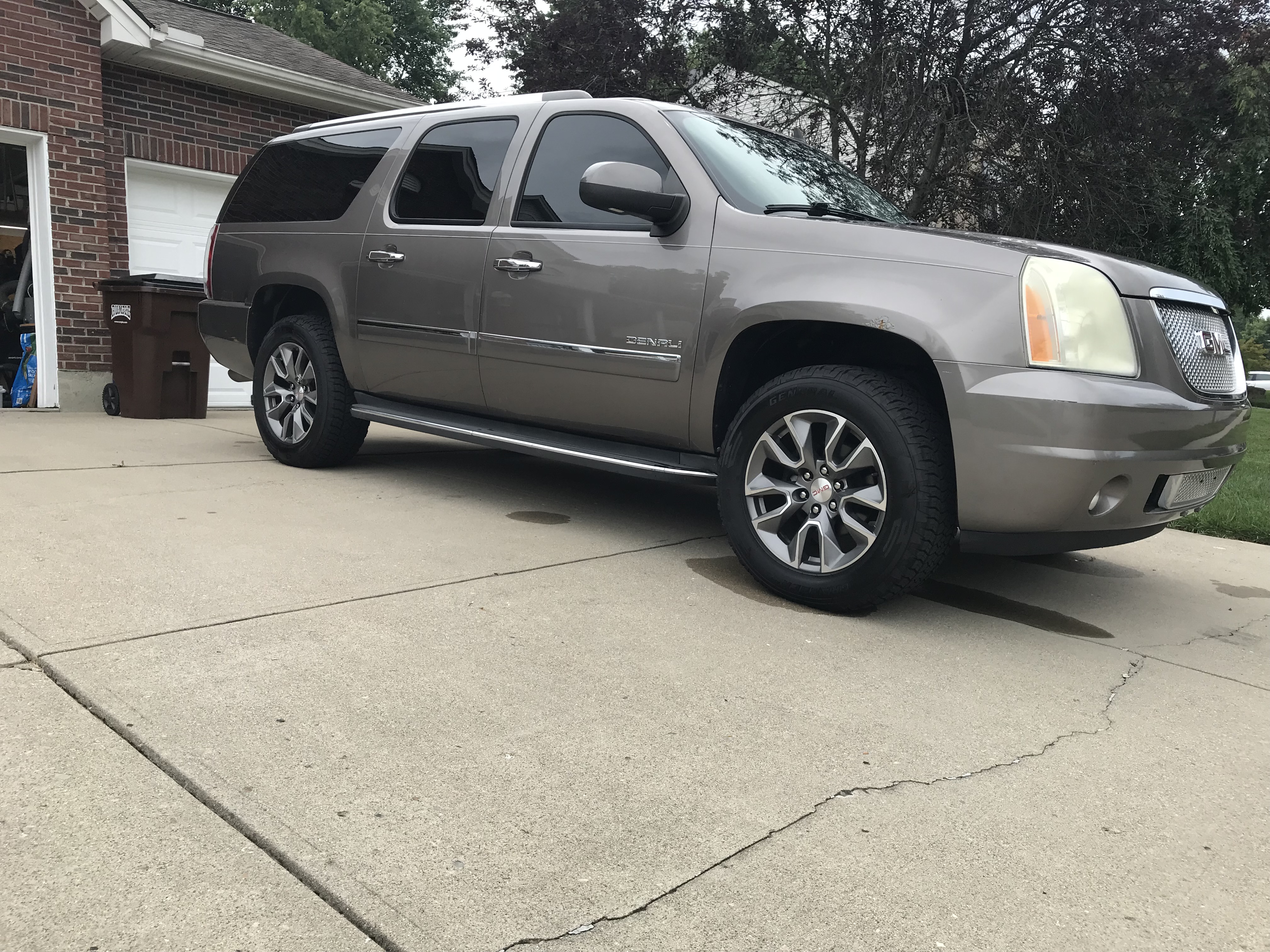 Used 2011 GMC Yukon XL Denali AWD/4WD image 11