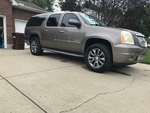 Used 2011 GMC Yukon XL Denali AWD/4WD image 11