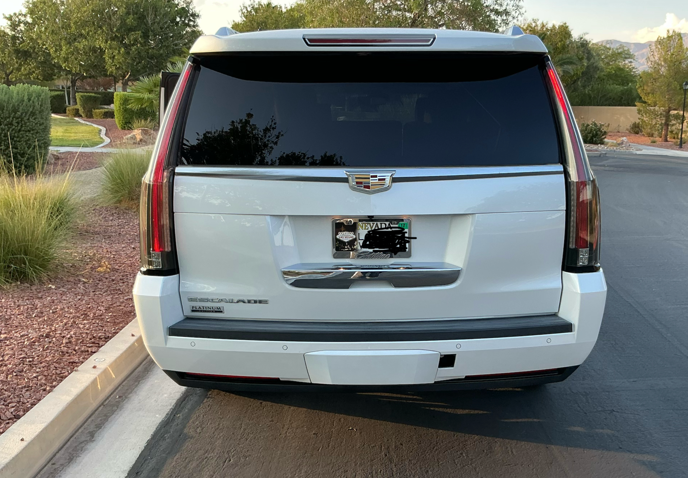 Used 2016 Cadillac Escalade ESV Platinum AWD/4WD image 6