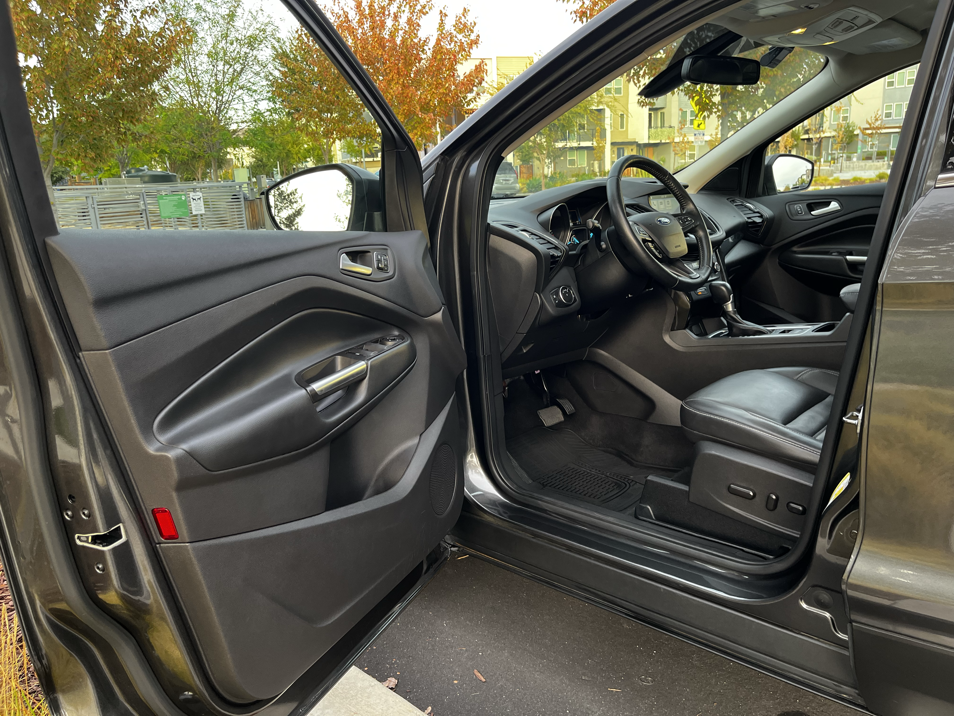 Used 2017 Ford Escape Titanium FWD image 27