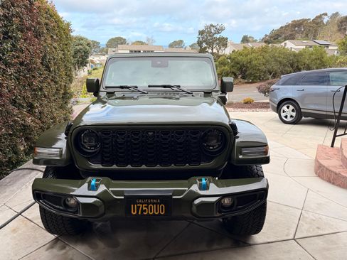 Used 2024 Jeep Wrangler High Altitude AWD/4WD image 10