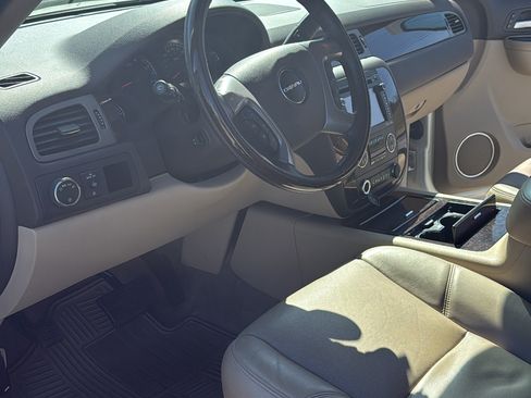 Used 2014 GMC Yukon XL Denali image 9