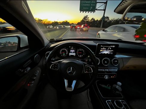 Used 2017 Mercedes-Benz C 300 4MATIC Sedan image 10