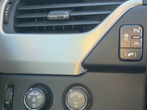 Used 2017 GMC Yukon SLT image 6