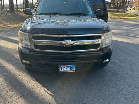 Used 2010 Chevrolet Silverado 1500 LTZ w/ Convenience Package image 4