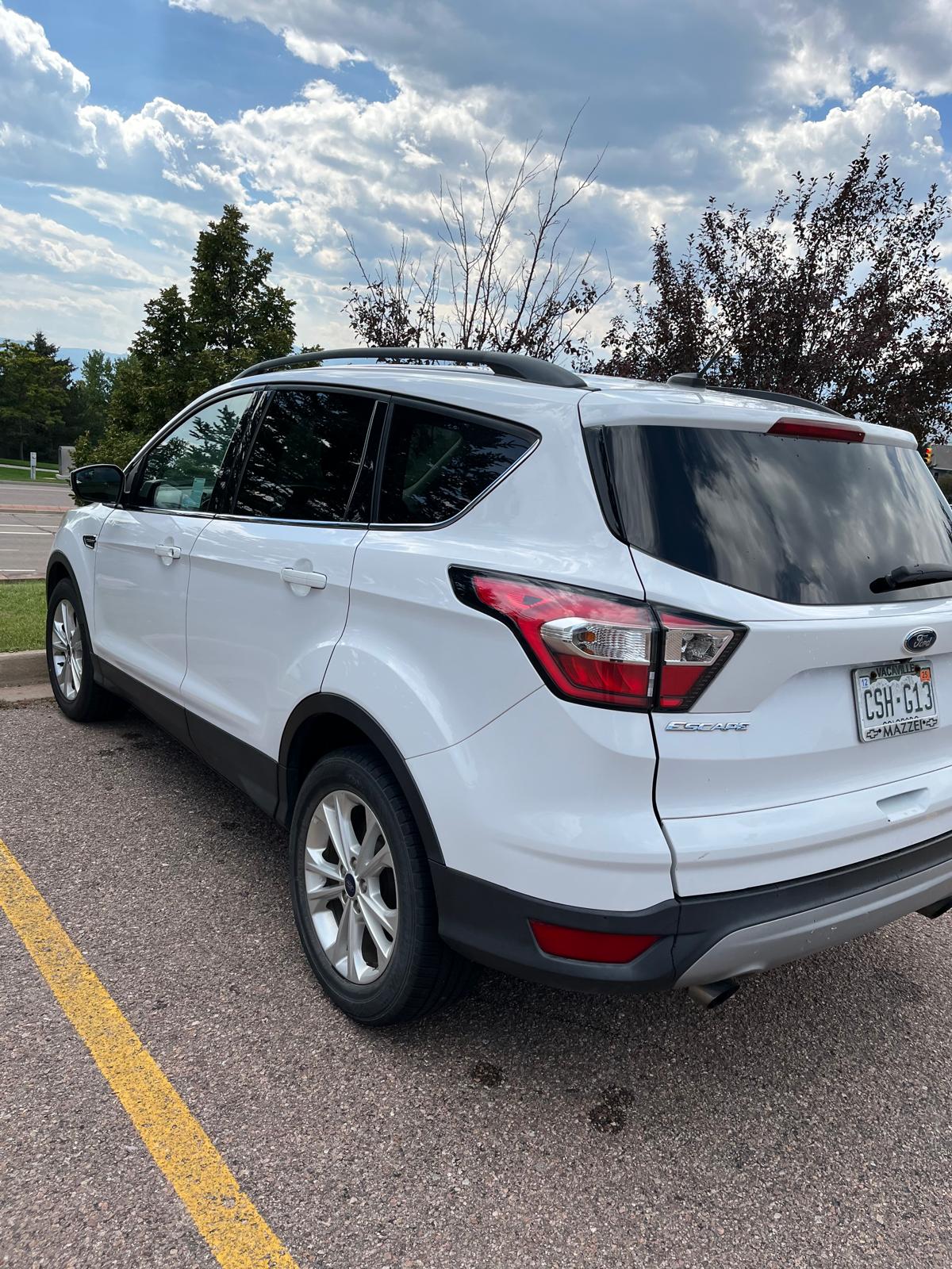 Used 2018 Ford Escape SE FWD image 2