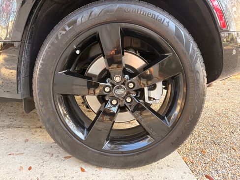 Used 2024 Land Rover Defender 110 X-Dynamic SE image 2