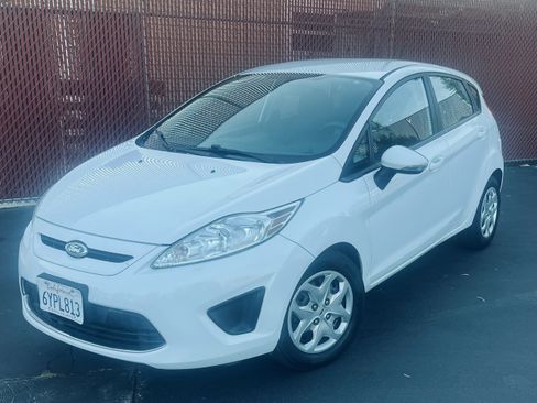 Used 2013 Ford Fiesta SE w/ Super Fuel Economy Pkg image 6