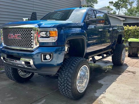 Used 2016 GMC Sierra 2500 Denali w/ Duramax Plus Package AWD/4WD image 12
