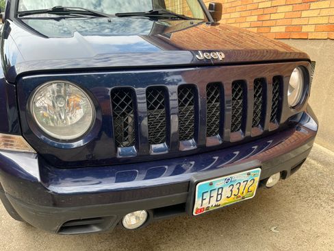 Used 2014 Jeep Patriot Latitude w/ Sun/Sound Group FWD image 2
