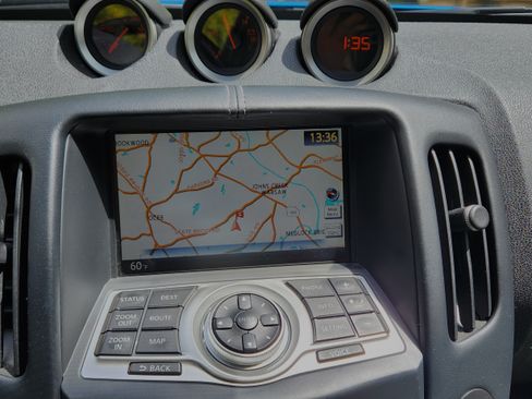 Used 2010 Nissan 370Z Touring image 16