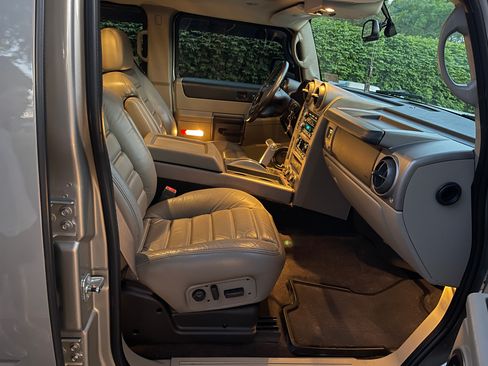 Used 2003 HUMMER H2 w/ Preferred Equipment Group AWD/4WD image 14