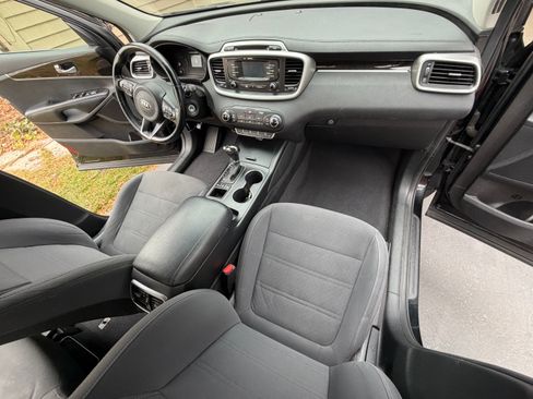 Used 2016 Kia Sorento LX w/ LX Convenience Package image 18