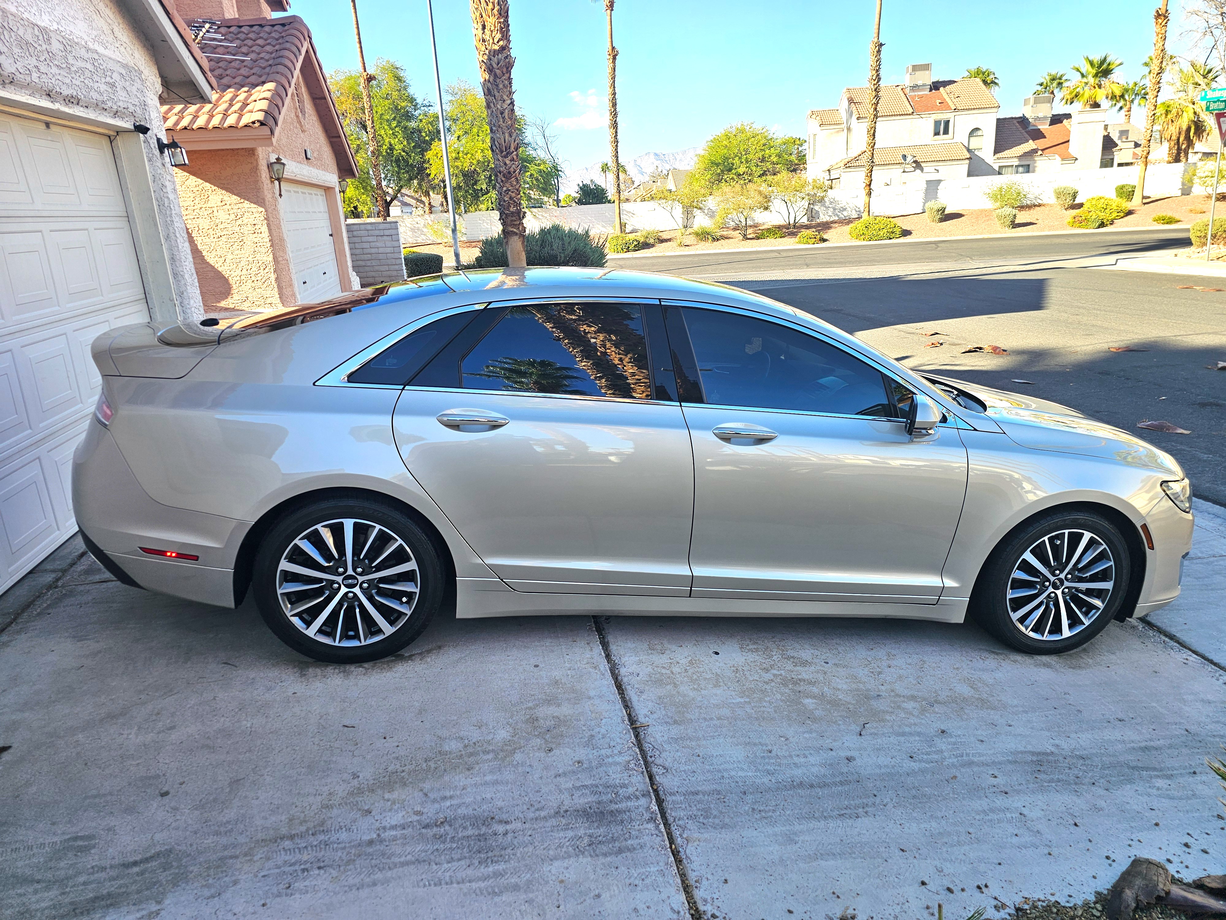 Used 2017 Lincoln MKZ Premiere FWD image 5