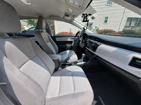 Used 2015 Toyota Corolla LE FWD image 12