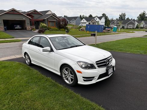 Used 2014 Mercedes-Benz C 300 4MATIC Sedan image 2