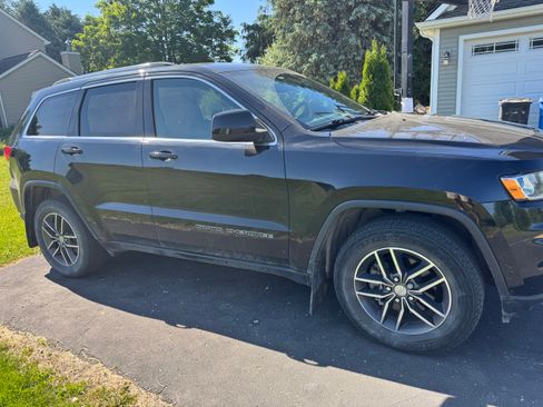 Used 2018 Jeep Grand Cherokee Laredo RWD image 4