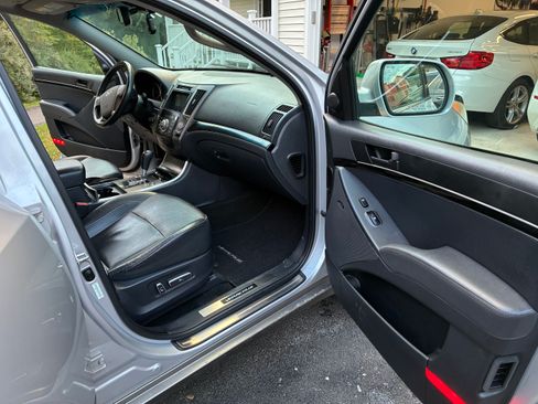 Used 2012 Hyundai Veracruz Limited w/ Navigation Pkg image 12