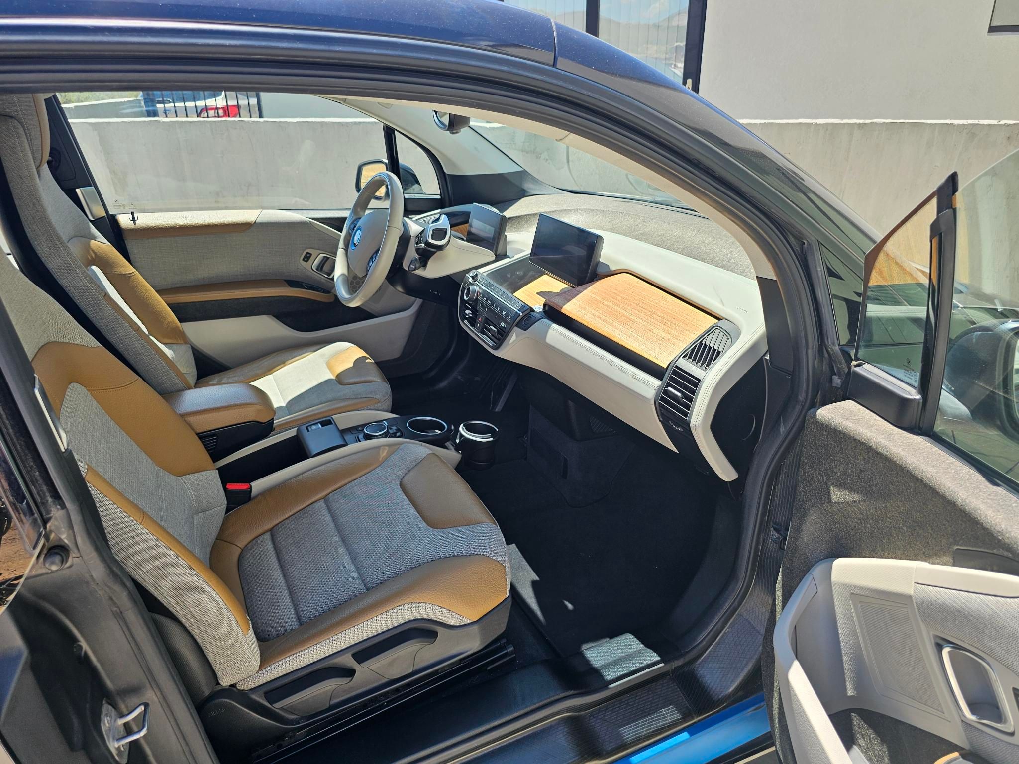 Used 2015 BMW i3 w/ Range Extender RWD image 11