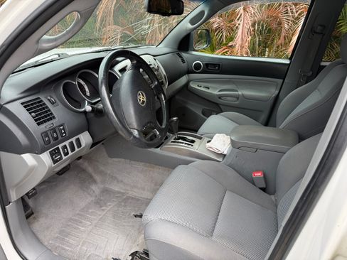 Used 2011 Toyota Tacoma PreRunner w/ TRD Off-Road Pkg w/JBL Audio image 9