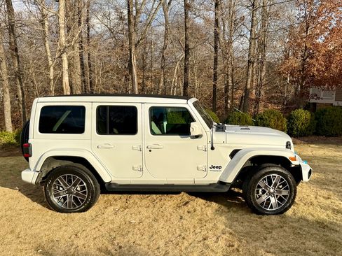 Used 2022 Jeep Wrangler 4xe High Altitude image 4