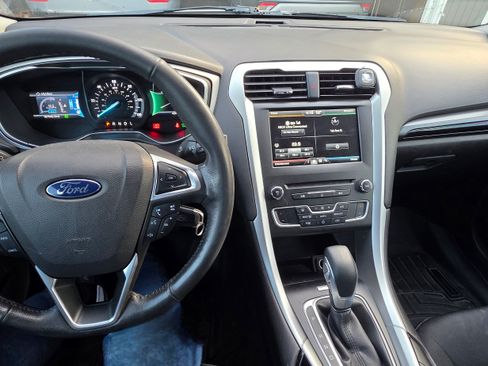 Used 2016 Ford Fusion SE image 11