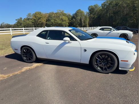 Used 2023 Dodge Challenger SRT Hellcat image 2