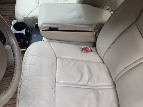 Used 2006 Lincoln Town Car Signature Limited image 20