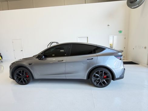 Used 2026 Tesla Model Y Performance AWD/4WD image 1