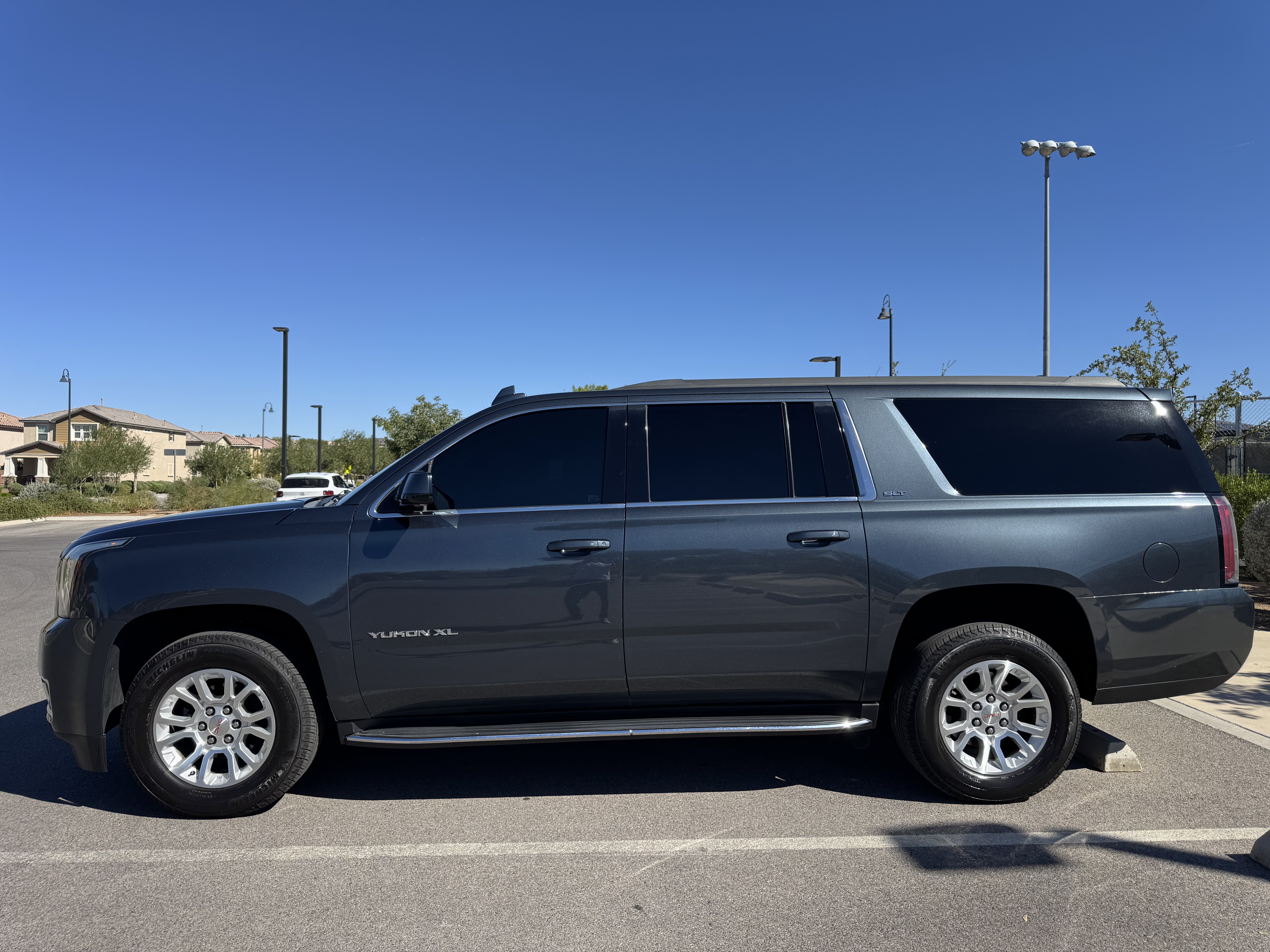 Used 2019 GMC Yukon XL SLT RWD image 2