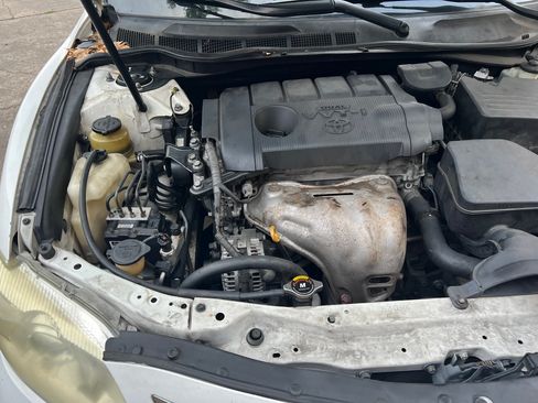 Used 2011 Toyota Camry image 9