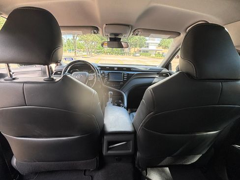 Used 2019 Toyota Camry SE FWD image 15