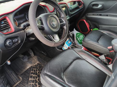 Used 2018 Jeep Renegade Trailhawk AWD/4WD image 8