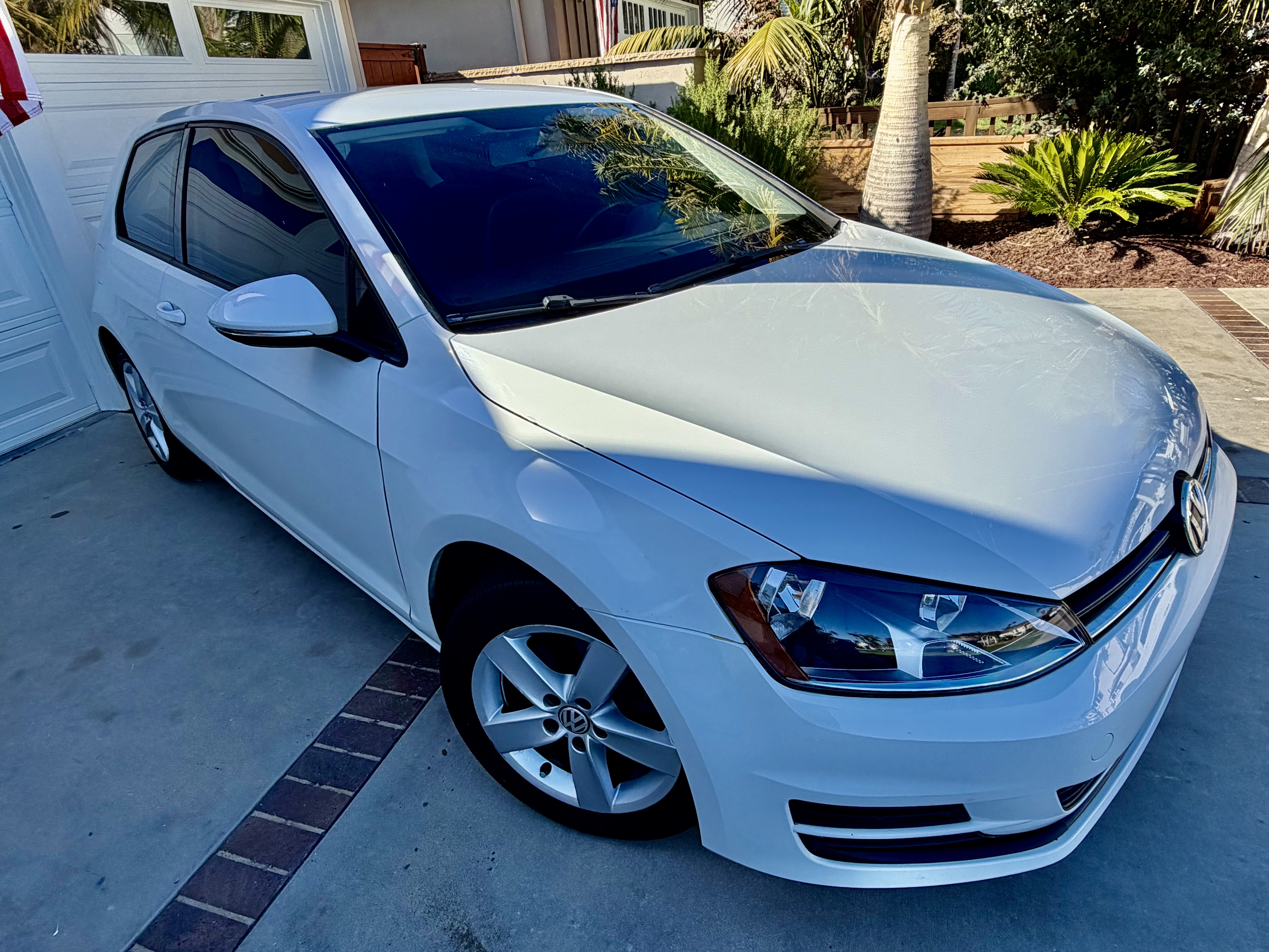 Used 2015 Volkswagen Golf S FWD image 1