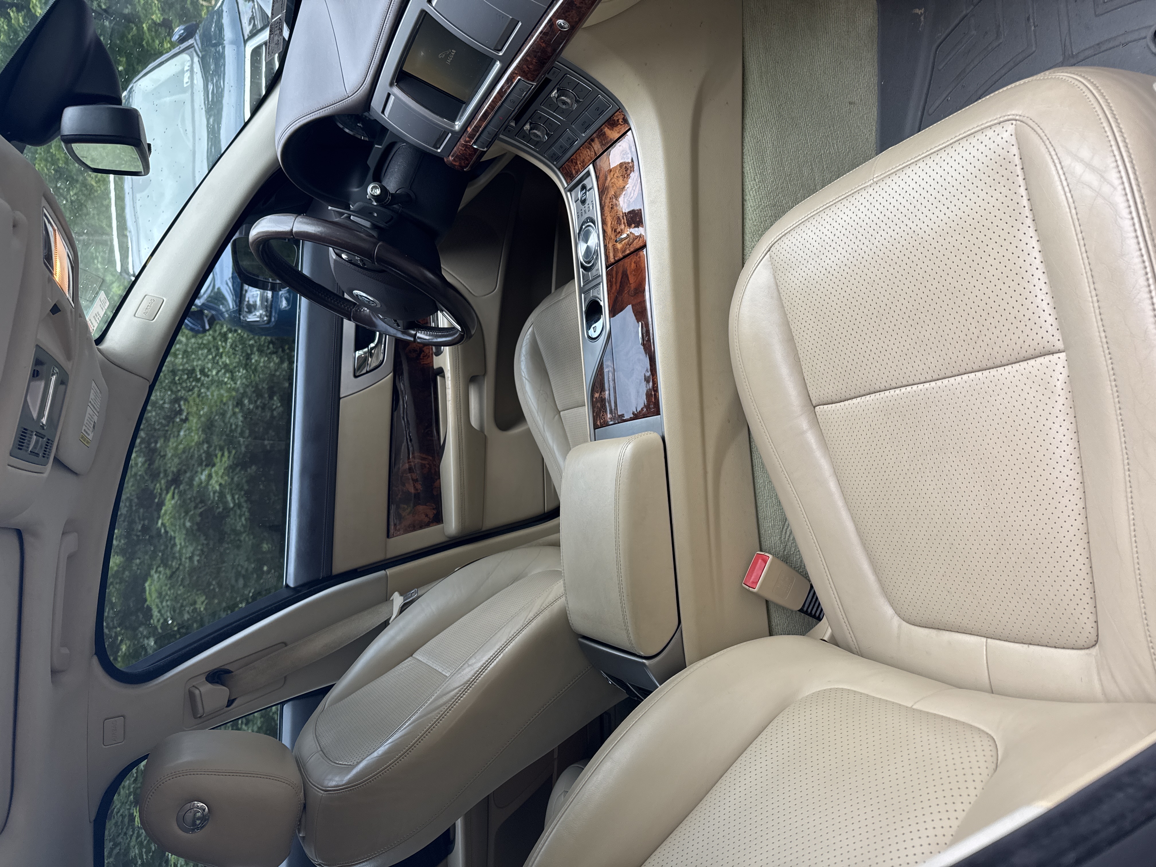 Used 2011 Jaguar XF Premium RWD image 6