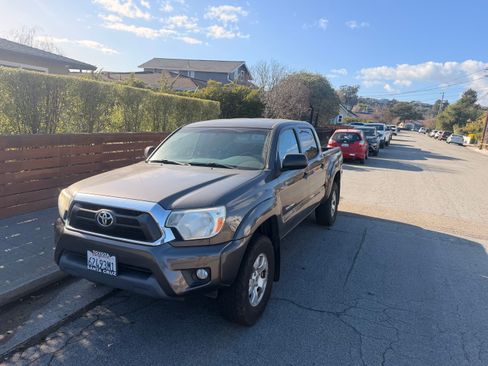 Used 2013 Toyota Tacoma PreRunner w/ TRD Off-Road Pkg image 2