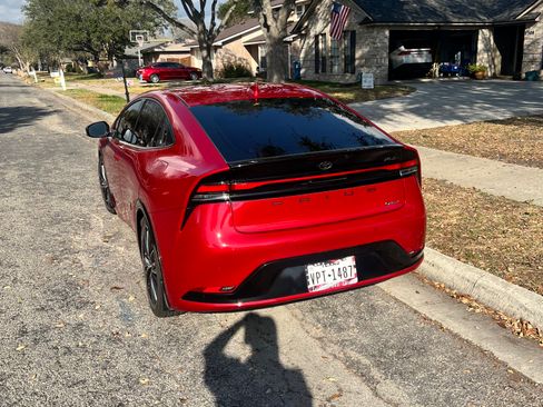 Used 2024 Toyota Prius XLE image 5