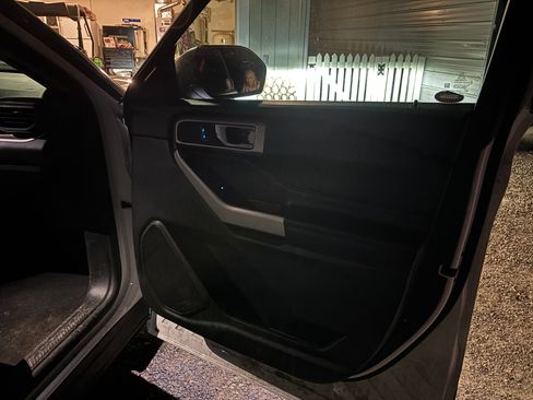 Used 2021 Ford Explorer XLT image 1