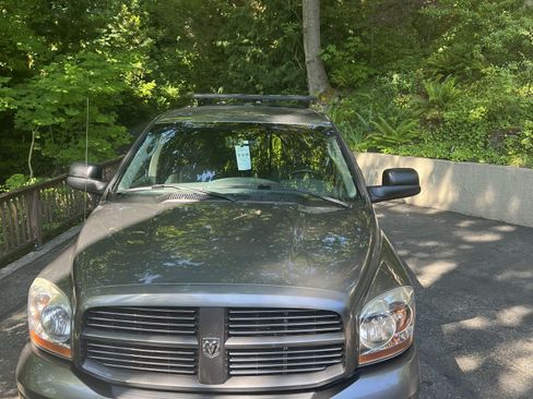 Used 2006 Dodge Ram 2500 Truck SLT image 6