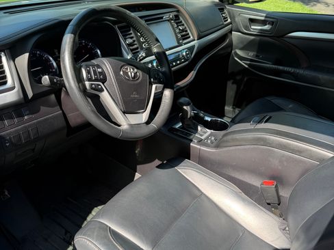Used 2015 Toyota Highlander XLE AWD/4WD image 8